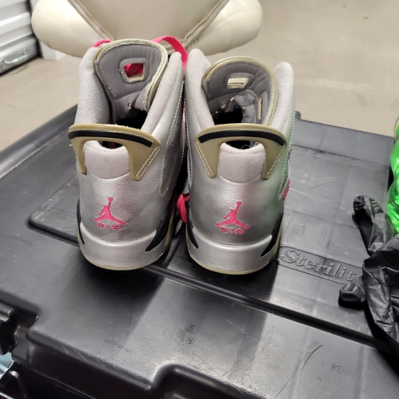 Jordan's - Picture 2 of 4